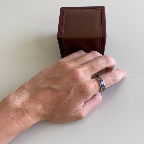 Wellendorff Forget-Me-Not Yellow Gold Blue Ring. - Picture 11 of 16